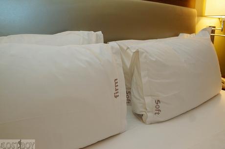 Holiday Inn & Suites Makati: A Modern Hotel with Delightful Service