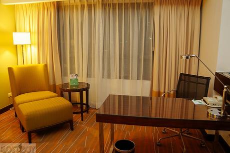 Holiday Inn & Suites Makati: A Modern Hotel with Delightful Service