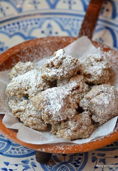 persian walnut cookies (naan-e gerdooi)