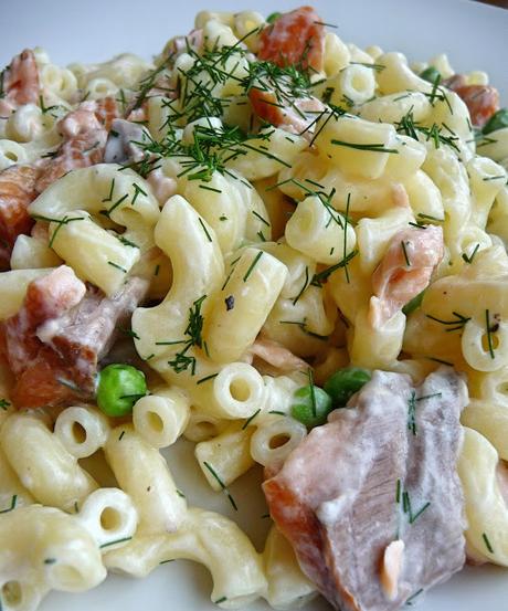 Hot smoked salmon, fennel and pea pasta