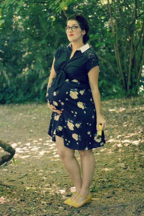 Maternity Style: victory rolls and a vintage clutch | www.eccentricowl.com