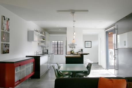 In the kitchen and dining area, Shoup used ipe wood and installed an energy-efficient hydronic radiant heating system in the concrete floor. “There’s a minimalism that drives the basic design gestures,” notes Shoup. “I tried to temper that with a compleme