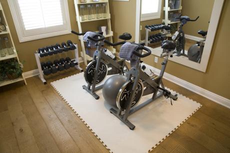 Courtesy of Home Stratosphere http://www.homestratosphere.com/home-gym-design-ideas/