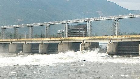 Today is Adi Perukku .... break in shutter barrage in Mettur releases more water !!!