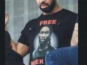 Drake Wears Free Meek Mill Shirt… Ain’t Petty