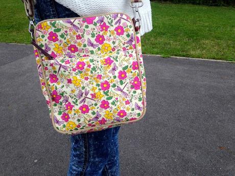 The Pink Lining out and about mini messenger