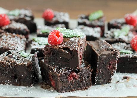 These Raspberry Mint Brownies use tangy raspberries and fresh mint for an addictively fresh and minty taste in these rich and fudgy chocolate brownies. 