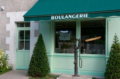 boulangerie with yew topiary