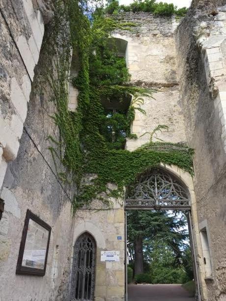 ruined gatehouse at Chateau de Montreso