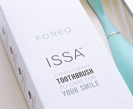 Foreo Issa Review, Silicone toothbrush