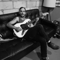 Lazyeyes-green room 3