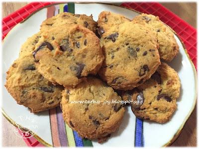 Coconut Flour Chocolate Chip Cookies