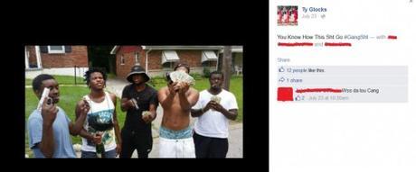 Tyrone Harris, center, with his gangbanger pals, displaying a wad of cash.