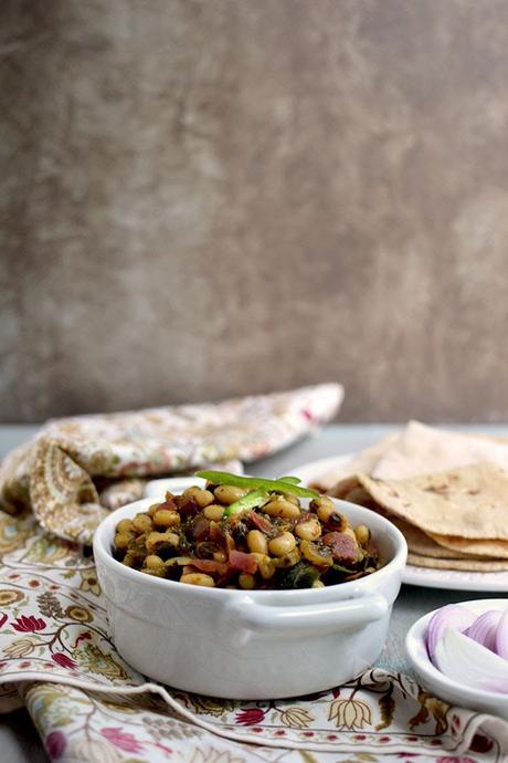 Sorrel Spinach and Black eyed Peas curry