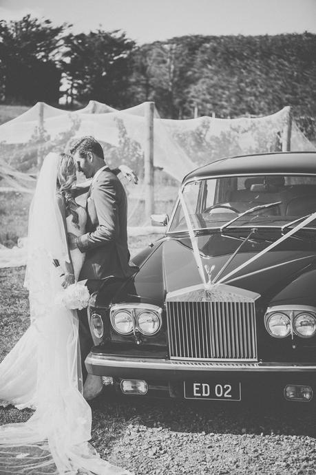 Dani & Matt. A Classically Beautiful Waiheke Wedding by Jessica Photography