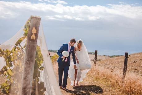 Dani & Matt. A Classically Beautiful Waiheke Wedding by Jessica Photography