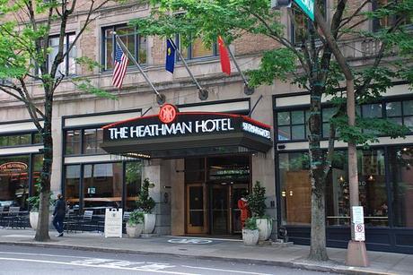 Heathman_Hotel_entrance_2014