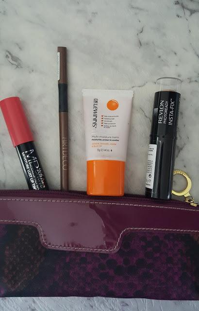 What's in my make-up bag - Mummy edition