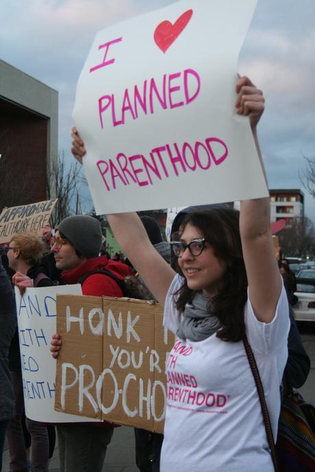What You Need To Know About the Planned Parenthood Controversy