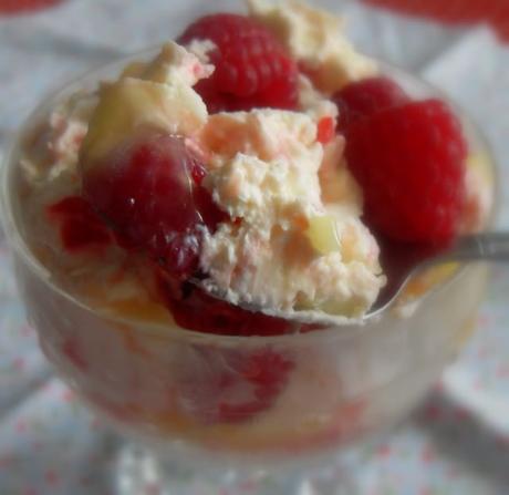 A deliciously simple Lemon and Raspberry Dessert