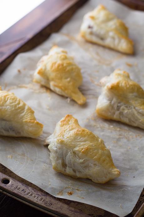 Peanut Butter S’mores Turnovers Peanut Butter S'mores Turnovers, only 5 ingredients and 30 minutes to make! @sweetpeasaffron