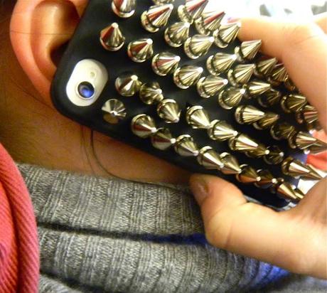 DIY ✄ Studded iPhone Case