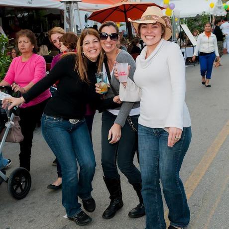 THE BEAUTIFUL LADIES OF OCEAN DRIVE IN SOUTH BEACH, FLORIDA