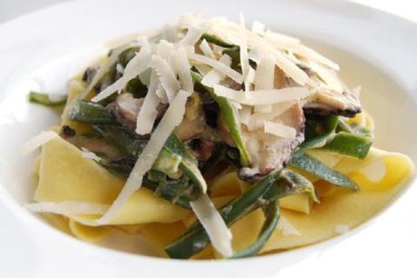 Egg Pasta with Green Beans and Mushrooms