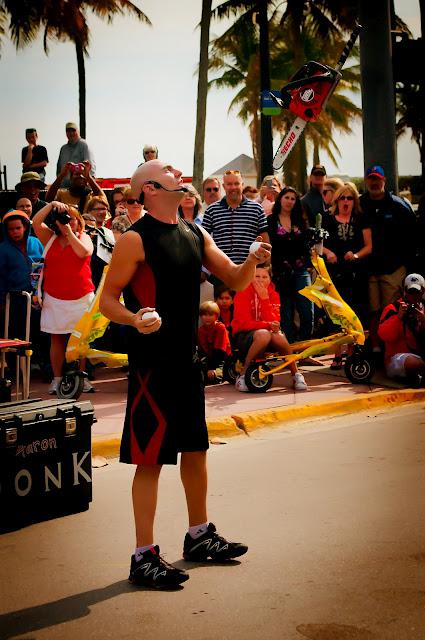 JUGGLING WITH A CHAIN SAW, GET BONKED !!!