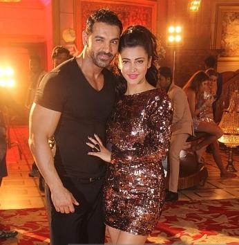 Shruti Hassan Wearing Ornamas Ring