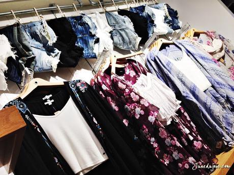 Quintessential American Style: American Eagle Outfitters debuts at Vivocity