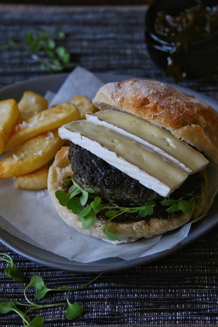 BEEF & PORTABELLINI BURGERS WITH BRIE