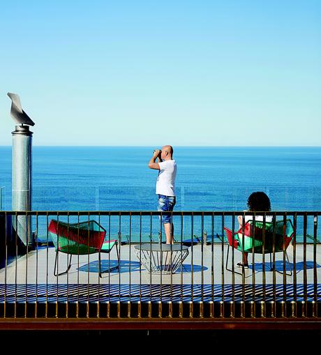 modern fairhaven beach house blackbutt eucalyptus rooftop terrace Tropicalia chair