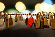 A V 4 R B - Love Locks