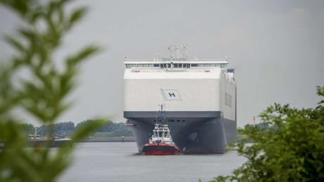 the new age pure car Carrier - Hoegh Target on her maiden voyage