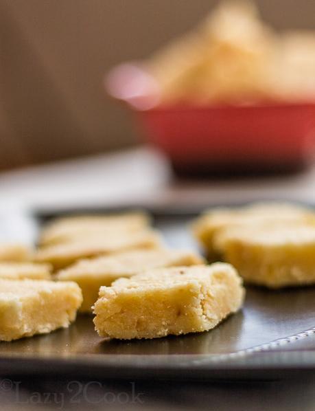 Naralachi Vadi | Coconut Burfi