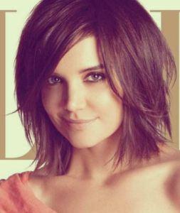 hairstyle-for-round-faces-short-bob-with-bangs.-side-swept-bangs-will-draw-attention-to-your-eyes-highlighting-them-and-drawing-attention-away-from-the-roundness-of-your-face.-sharpkatieholmes