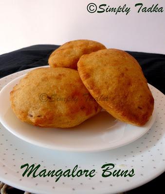 Mangalore Buns Recipe | Banana Buns | Sweet Banana Pooris