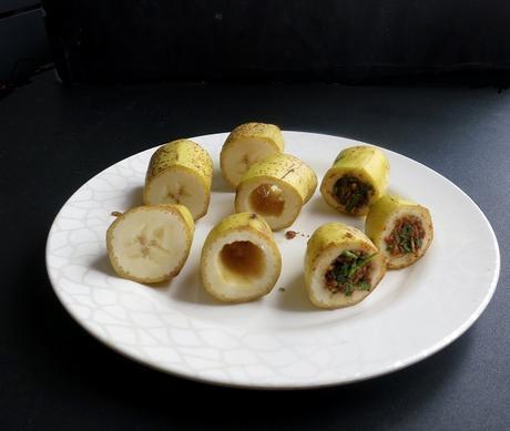 stuffed banana pakoda