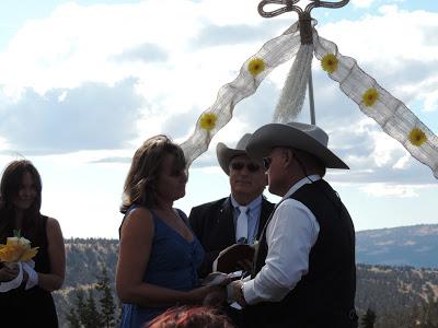 Lovely Labor Day Weekend Wedding in Central Oregon