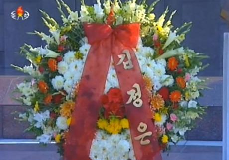 A floral wreath sent by Kim Cho'ng-u'n before the memorial bust of Ryu Kyong Su (1915-