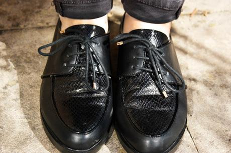 Felix lace up flats from the front, with roll up Jamie Jeans