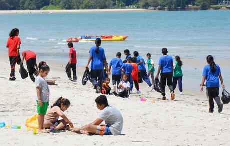 Accorhotels Group involved in beach clean up for World Oceans Day