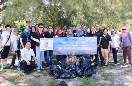 Accorhotels Group involved in beach clean up for World Oceans Day