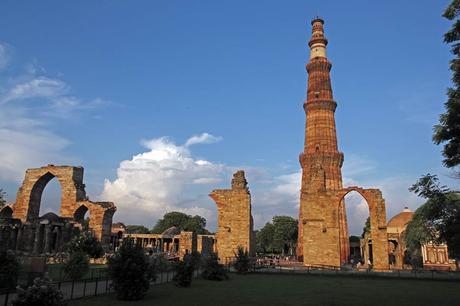 Spots worth checking out while volunteering in Delhi VolInd_NewDelhi_qutub-minar