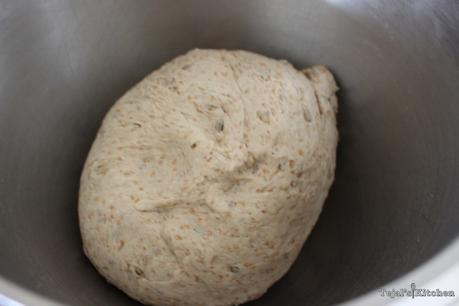 Sunflower Seed Wholemeal Bread & Carrot Pepper Tomato Soup