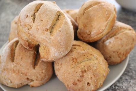 Sunflower Seed Wholemeal Bread & Carrot Pepper Tomato Soup