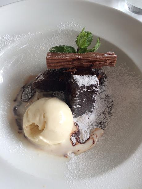 warm chocolate brownie with vanilla ice cream 