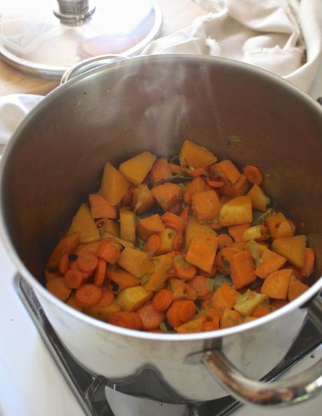 Butternut Squash, Sweet Potato + Carrot Fall Soup {Sopa da Avo}