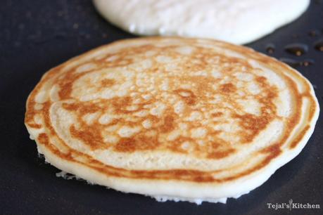 Eggless Fluffy Pancakes